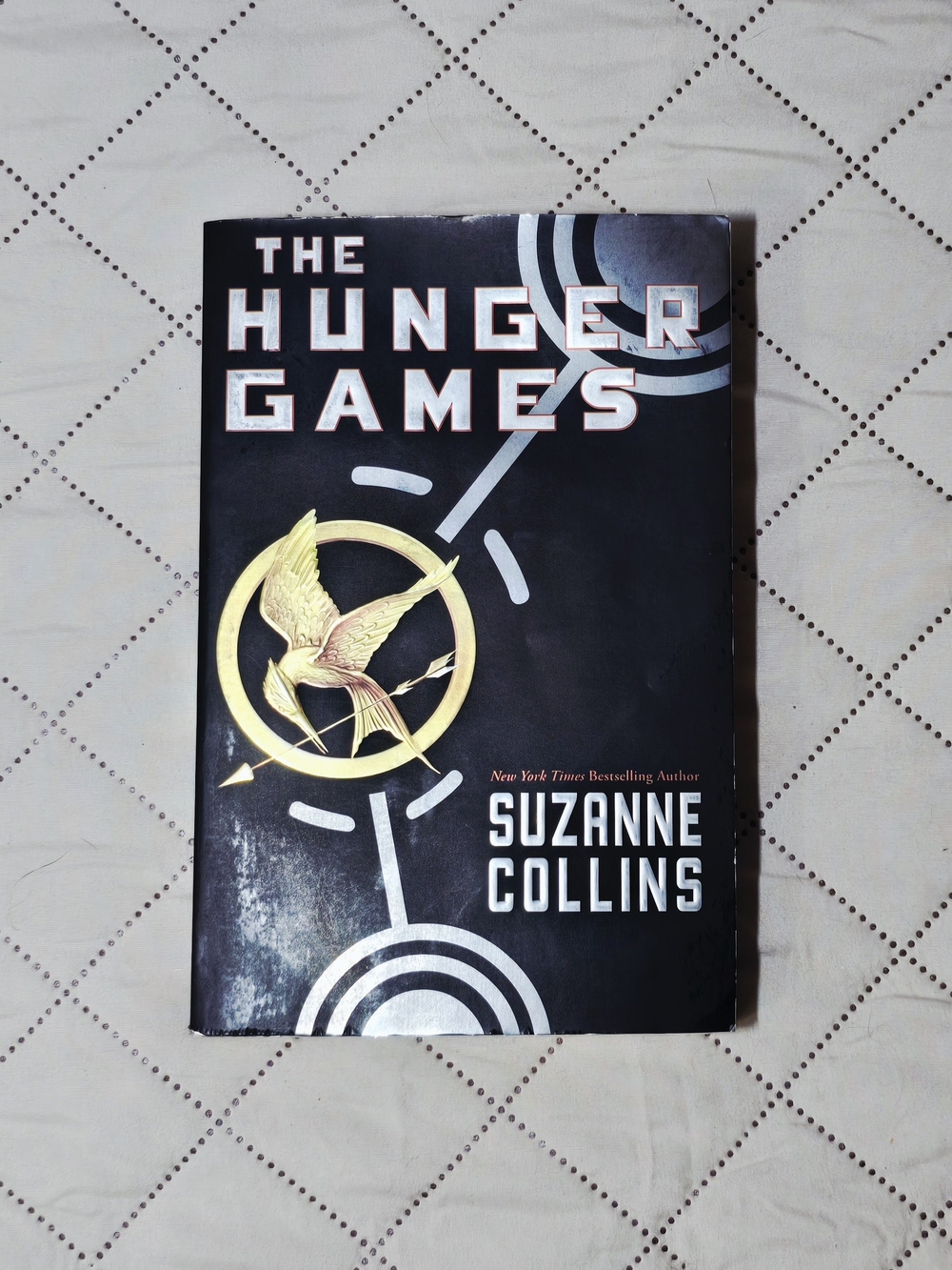 The Hunger Games First Edition Original Cover Book Suzanne Collins Paperback